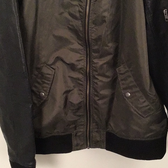Jack & Jones nylon olive green jacket with black faux leather sleeve. Men. XL - Picture 4 of 6